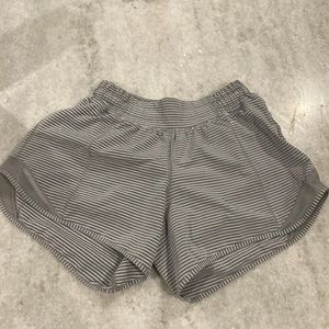 Lululemon hottie hot shorts 4”